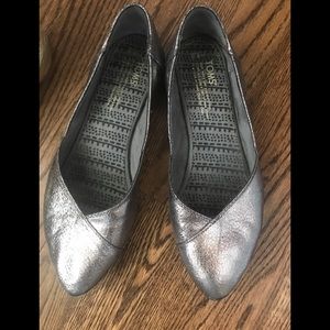 TOMS metallic flats 8.5